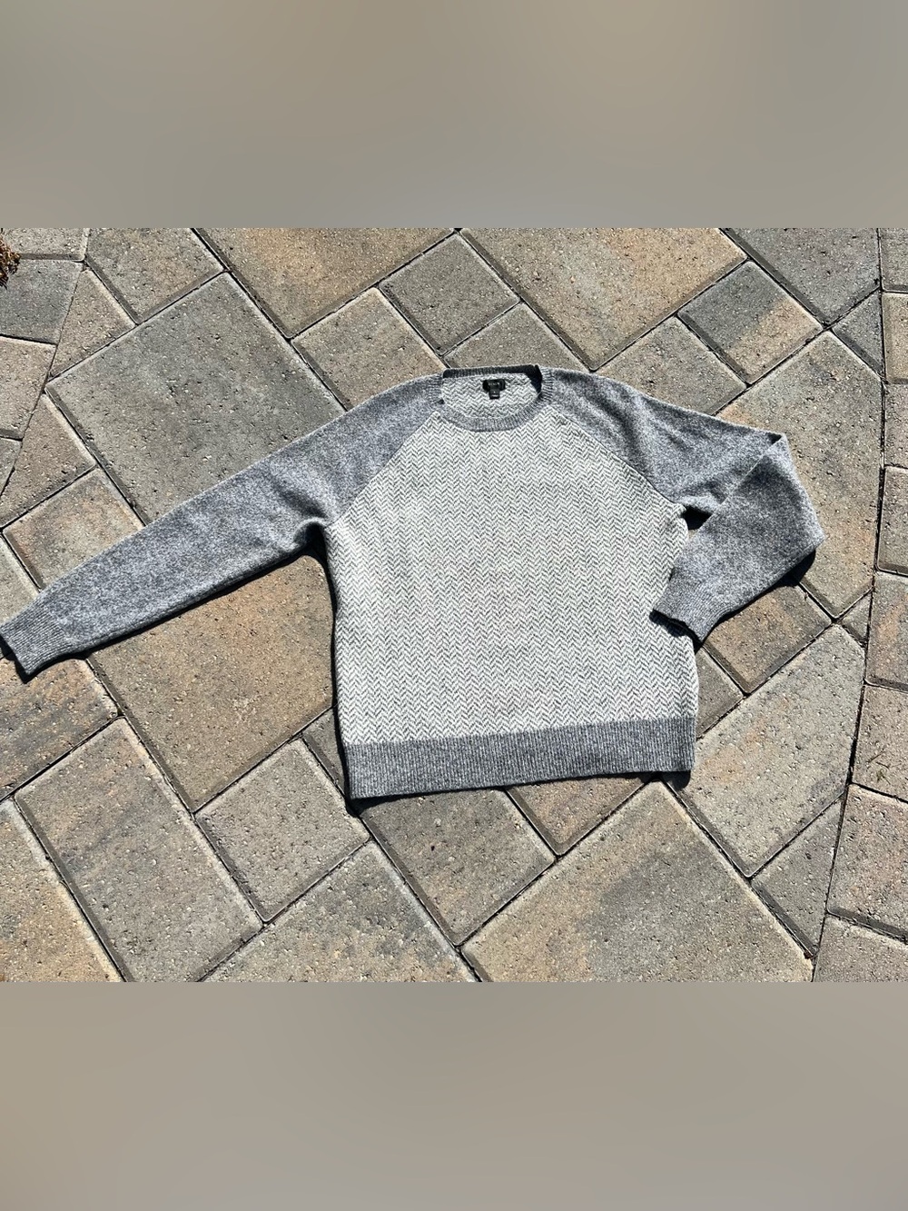 J.Crew Men’s 100% Lambswool Herringbone Crewneck Sweater – Gray / White – Size L